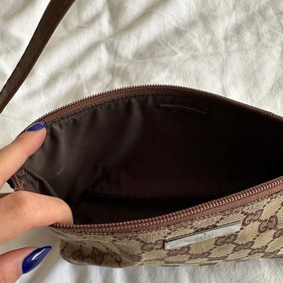 COPY - Authentic Gucci Boat Pochette - Picture 3 of 6